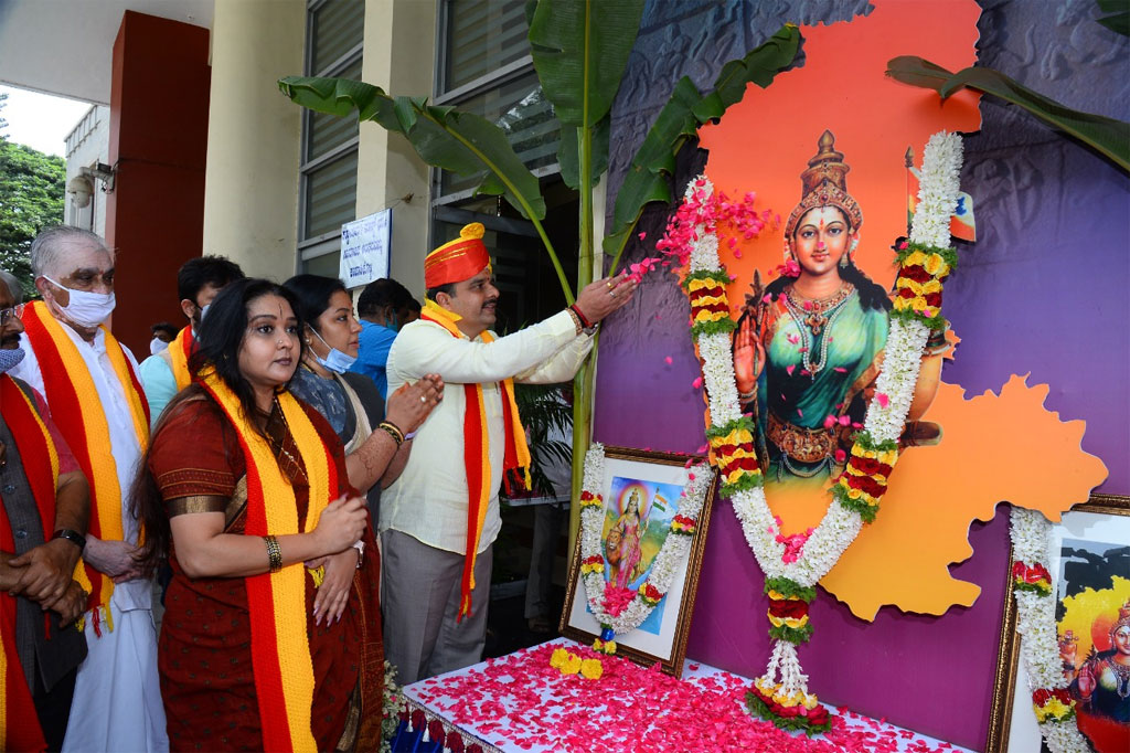 ವಿನೂತನ ರೀತಿಯಲ್ಲಿ ಸಚಿವರಾಗಿ ಅಧಿಕಾರ ಸ್ವೀಕರಿಸಿದ ಸುನಿಲ್ ಕುಮಾರ್
