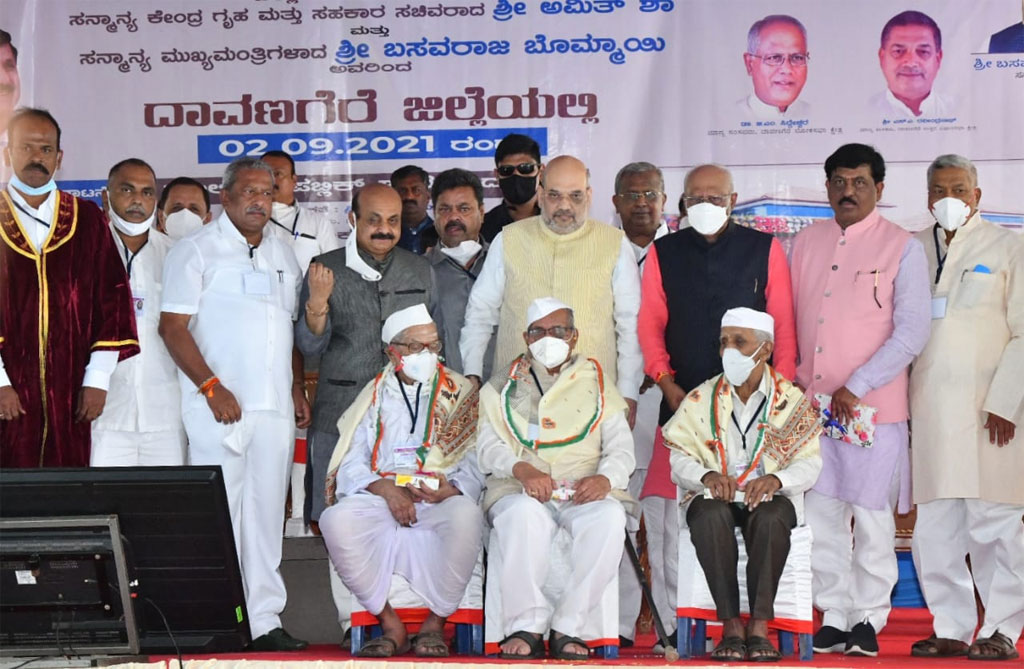 ದಾವಣಗೆರೆಯ ಜಿ.ಎಂ.ತಾಂತ್ರಿಕ ಶಿಕ್ಷಣ ಸಂಸ್ಥೆಯಲ್ಲಿ ಸ್ವಾತಂತ್ರ್ಯ ಹೋರಾಟಗಾರರನ್ನು ಸನ್ಮಾನಿಸಿದ ಕೇಂದ್ರ ಗೃಹ ಸಚಿವ ಅಮಿತ್‌ ಶಾ