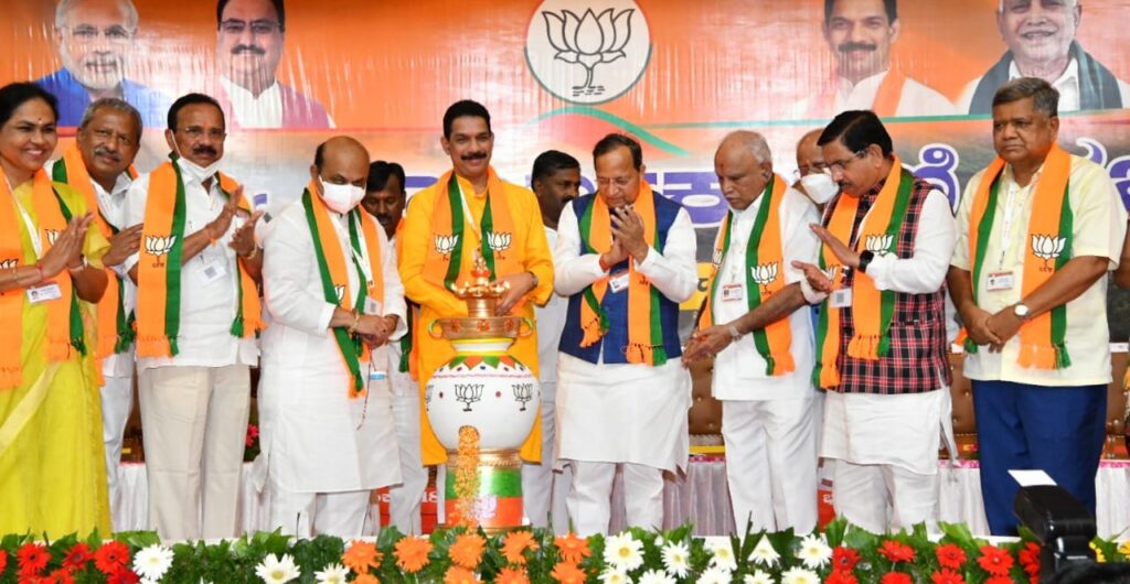 ರಾಜ್ಯ ವಿಧಾನಸಭಾ ಚುನಾವಣೆ ಸವಾಲಾಗಿ ಸ್ವೀಕರಿಸಲು ಯಡಿಯೂರಪ್ಪ ಸಲಹೆ