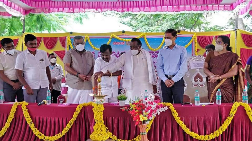 ಪಾವಗಡ ತಾಲ್ಲೂಕಿನಲ್ಲಿ 15 ಕೋಟಿ ರೂ. ಗೂ ಹೆಚ್ಚು ವಿವಿಧ ಕಾಮಗಾರಿಗಳ ಶಂಕುಸ್ಥಾಪನೆ ನೆರವೇರಿಸಿದ ಕೇಂದ್ರ ಸಚಿವ ನಾರಾಯಣಸ್ವಾಮಿ