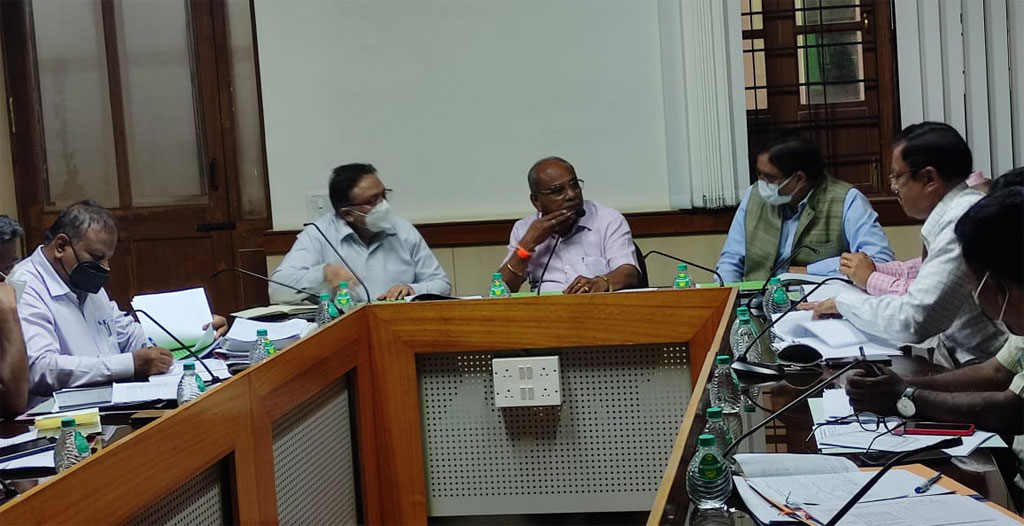 ಬೆಂಗಳೂರು ನಗರದಾದ್ಯಂತ ಒಂದು ಲಕ್ಷಕ್ಕೂ ಅಧಿಕ ಸಸಿ ನೆಡಲು ಸೂಚಿಸಿದ ಅರಣ್ಯ ಸಚಿವ ಉಮೇಶ ಕತ್ತಿ 