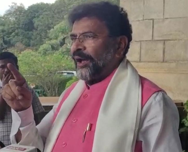 ‘ಸಿದ್ದರಾಮಯ್ಯ; ಅವರ ಹೆಣ ಬಿಜೆಪಿಗೆ ಬೇಕಿಲ್ಲʼ : ಛಲವಾದಿ ನಾರಾಯಣಸ್ವಾಮಿ