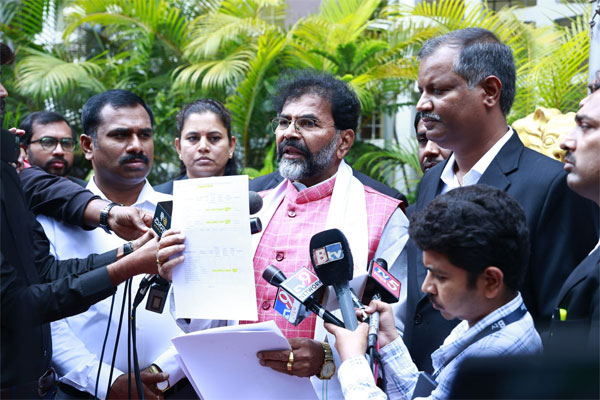 ಸಿದ್ದರಾಮಯ್ಯ ವಿರುದ್ಧ ಲೋಕಾಯುಕ್ತಕ್ಕೆ ದೂರು – ಛಲವಾದಿ ನಾರಾಯಣಸ್ವಾಮಿ