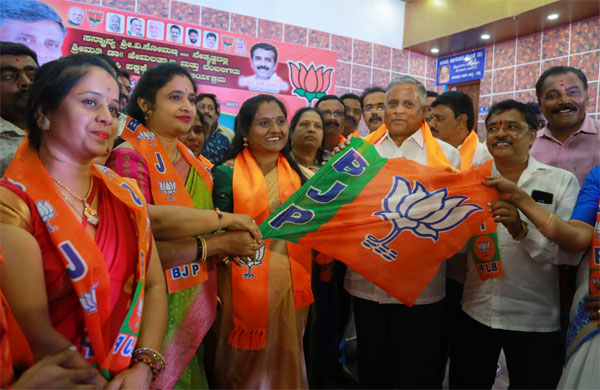 ಜನಪರ ಆಡಳಿತ, ಅಭಿವೃದ್ದಿಗೆ ಮೆಚ್ಚಿ ಜನರು ಬಿಜೆಪಿಗೆ ಪಕ್ಷಕ್ಕೆ ಸೇರ್ಪಡೆ – ಸಚಿವ ವಿ. ಸೋಮಣ್ಣ