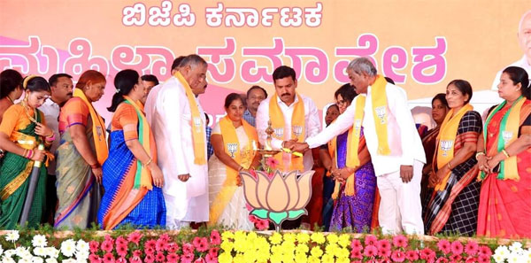 ಚಿತ್ರದುರ್ಗದಲ್ಲಿ ಬೃಹತ್ ಮಹಿಳಾ ಸಮಾವೇಶ