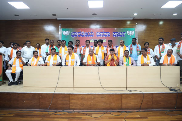 ಬೆಂಬಲಿಗರ ಜೊತೆ ಬಿಜೆಪಿ ಸೇರಿದ ಹಲವು ಮುಖಂಡರು