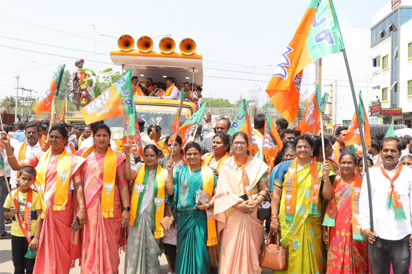 ಕಡೂರಿನಲ್ಲಿ ವಿಜಯ ಸಂಕಲ್ಪ ಅದ್ಧೂರಿ ರಥಯಾತ್ರೆ