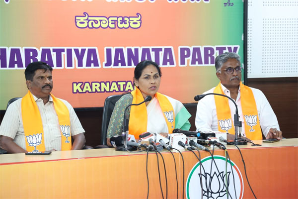 ಜನರಿಗೆ ಮೋಸ ಮಾಡಲು ಗ್ಯಾರಂಟಿ ಕಾರ್ಡ್ ಹಂಚುವ ಕಾಂಗ್ರೆಸ್ ಪಕ್ಷ: ಶೋಭಾ ಕರಂದ್ಲಾಜೆ