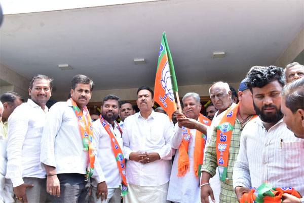ಸಚಿವ ಸಿ.ಸಿ ಪಾಟೀಲ್ ನಾಮಪತ್ರ ಸಲ್ಲಿಕೆ