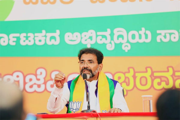 ಡಿ.ಕೆ.ಶಿವಕುಮಾರ್, ಸಿದ್ದರಾಮಯ್ಯರಿಗೆ ಸೋಲಿನ ಭೀತಿ: ಛಲವಾದಿ ನಾರಾಯಣಸ್ವಾಮಿ