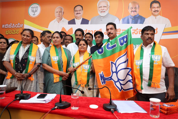 ಎಂ. ಪಿ. ಪ್ರಕಾಶ್ ಅವರ ಪುತ್ರಿ, ಮೊಮ್ಮಗ ಬಿಜೆಪಿ ಸೇರ್ಪಡೆ