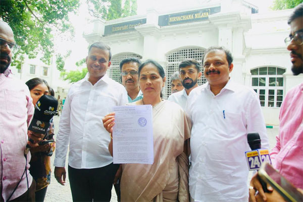 ಸೋನಿಯಾಗಾಂಧಿ ವಿರುದ್ಧ ಚುನಾವಣಾ ಆಯೋಗಕ್ಕೆ ಬಿಜೆಪಿ ದೂರು