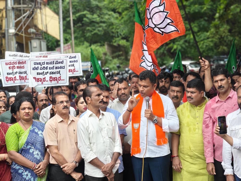ಕಾಂಗ್ರೆಸ್ ಸರ್ಕಾರದ ಬೆಲೆ ಏರಿಕೆ ನೀತಿಯನ್ನು ಖಂಡಿಸಿ ಕ್ಯಾಪ್ಟನ್ ಬ್ರಿಜೇಶ್ ಚೌಟ ನೇತೃತ್ವದಲ್ಲಿ ಪ್ರತಿಭಟನೆ
